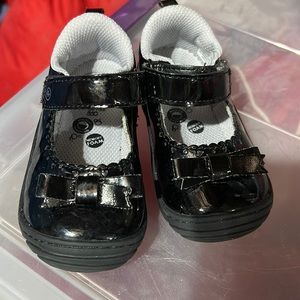 Stride Rite 360 black patent shoes